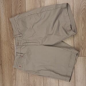 UNTUCKIT St Vincent‎ Light Grey Khaki Solid Sz 30 Mens Casual Flat Front Shorts